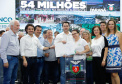 O governador Carlos Massa Ratinho Junior assinou nesta quarta-feira (13), em Pato Branco, no Sudoeste do Paraná, a liberação de R$ 54 milhões para municípios da região. O encontro com os prefeitos fez parte da agenda de transferência da sede do Executivo Estadual para o município.