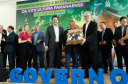 O governador Carlos Massa Ratinho Junior lançou nesta terça-feira (26), no Palácio Iguaçu, o programa Revitis, destinado a estimular a produção de uvas no Paraná. Iniciativa inédita no Estado, o programa está apoiado em quatro eixos: incentivo para a produção, reorganização da comercialização, desenvolvimento do turismo e apoio à agroindústria.
