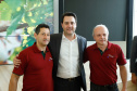 O governador Carlos Massa Ratinho Junior lançou nesta terça-feira (26), no Palácio Iguaçu, o programa Revitis, destinado a estimular a produção de uvas no Paraná. Iniciativa inédita no Estado, o programa está apoiado em quatro eixos: incentivo para a produção, reorganização da comercialização, desenvolvimento do turismo e apoio à agroindústria.