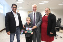 O vice-governador Darci Piana recebeu Eduardo Kuzeratzki, 7 anos, aluno do 1o ano da Escola Municipal Padre Antonio de Quitandinha, ganhou o 6o Concurso Cartão de Natal, na categoria Educação Infantil. Acompanharam: Sua mãe Daiana Suelen Kuzeratzki; o diretor da Escola do Detran/Pr, Mário Marques Guimarães Neto e a prefeita de Quitandinha, Maria Julia Wojcik.Curitiba, 28-11-19.Foto: Arnaldo Alves / AEN. 