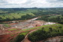 O canteiro de obras da Pequena Central Hidrelétrica (PCH) Bela Vista está movimentado. Cerca de 300 pessoas já trabalham no empreendimento que está sendo construído no Rio Chopim, entre os municípios de Verê e São João, no Sudoeste do Estado. Foto: Copel