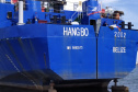 Os berços do Porto de Paranaguá começaram a ser dragados por uma draga mecânica nesta sexta-feira (6). Esta é a primeira vez que uma Clamshell é utilizada nos portos paranaenses. A diferença entre essa e as embarcações comuns para execução deste serviço é a precisão e a segurança para dragar mais próximo ao costado.