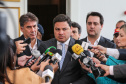 O governador Carlos Massa Ratinho Junior e o secretário de Infraestrutura e Logística, Sandro Alex, divulgam nesta segunda-feira (09),  no Palácio Iguaçu, as obras aprovadas pelo Governo do Estado que serão realizadas com os recursos do acordo de leniência firmado pela empresa Ecorodovias, que controla as concessionárias Ecovia e Ecocataratas, e Ministério Público Federal (MPF).    Curitiba, 09/12/2019 - Foto: Geraldo Bubniak/AEN