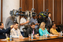 O governador Carlos Massa Ratinho Junior e o secretário de Infraestrutura e Logística, Sandro Alex, divulgam nesta segunda-feira (09),  no Palácio Iguaçu, as obras aprovadas pelo Governo do Estado que serão realizadas com os recursos do acordo de leniência firmado pela empresa Ecorodovias, que controla as concessionárias Ecovia e Ecocataratas, e Ministério Público Federal (MPF).    Curitiba, 09/12/2019 - Foto: Geraldo Bubniak/AEN