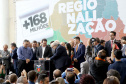 O governador Carlos Massa Ratinho Junior recebeu nesta quarta-feira (11),  no Palácio Iguaçu, prefeitos de municípios de diversas regiões do Estado. No encontro foram assinados convênios para liberação de recursos destinados a ações na área da saúde. Os convênios foram assinados, também, pelo secretário de Estado da Saúde, Beto Preto. Curitiba,11/12/2109 Foto:Jaelson Lucas / AEN