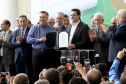 O governador Carlos Massa Ratinho Junior recebeu nesta quarta-feira (11),  no Palácio Iguaçu, prefeitos de municípios de diversas regiões do Estado. No encontro foram assinados convênios para liberação de recursos destinados a ações na área da saúde. Os convênios foram assinados, também, pelo secretário de Estado da Saúde, Beto Preto. Curitiba,11/12/2109 Foto:Jaelson Lucas / AEN