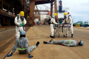 O Porto de Paranaguá promoveu nesta quarta-feira (11) um simulado para atendimento de emergência química. Esta é a primeira ação deste tipo e preparou trabalhadores de vários setores e empresas para dar resposta rápida e eficaz em caso de contato com produtos usados na fumigação, um tratamento feito nas cargas de granéis vegetais para controle de pragas.

Foto: Pierpaolo Nota