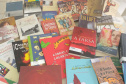 O Departamento Penitenciário do Paraná (Depen) recebeu milhares de livros doados pelo Serviço Social do Comércio do Paraná (Sesc/PR) para serem destinados às unidades prisionais que têm o programa de remição de pena pela leitura, que atende cerca de 3,4 mil presos por mês no Estado. Entre as obras doadas, há clássicos da literatura nacional e livros infantis, que serão encaminhados à Creche Cantinho Feliz, da Penitenciária Feminina do Paraná. Foto: Depen