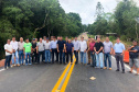 O tráfego na PR-340, no trecho entre as cidades Telêmaco Borba e Tibagi, foi liberado neste domingo (15). A via estava interditada devido a um desmoronamento e rachaduras no asfalto causados pelo excesso de chuva. A obra de recuperação da via teve custo de R$ 2 milhões e foi feita em parceria entre o Governo do Estado do Paraná e a empresa Klabin. Foto:DER
