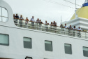 A parada turística do navio de cruzeiros MS Hamburg neste domingo (15) no Porto de Paranaguá movimentou a cidade. Segundo o controle interno da embarcação, cerca de 280 turistas circularam pelo município histórico. Outros 82 preferiram se deslocar de ônibus até Curitiba e cinco seguiram de barco para a Ilha do Mel.