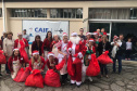 Brinquedos, sorrisos, esperança e, claro, o Papai Noel. Foi assim a segunda-feira (16) de cerca de 400 crianças que passam por tratamento no ambulatório e na pediatria do Hospital do Trabalhador (HT) e também no Centro de Atendimento Integral ao Fissurado Lábio-Palatal (Caif), em Curitiba. Foto: Andressa Oliveira/SESA