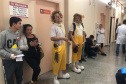 Brinquedos, sorrisos, esperança e, claro, o Papai Noel. Foi assim a segunda-feira (16) de cerca de 400 crianças que passam por tratamento no ambulatório e na pediatria do Hospital do Trabalhador (HT) e também no Centro de Atendimento Integral ao Fissurado Lábio-Palatal (Caif), em Curitiba. Foto: Andressa Oliveira/SESA