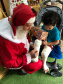 Brinquedos, sorrisos, esperança e, claro, o Papai Noel. Foi assim a segunda-feira (16) de cerca de 400 crianças que passam por tratamento no ambulatório e na pediatria do Hospital do Trabalhador (HT) e também no Centro de Atendimento Integral ao Fissurado Lábio-Palatal (Caif), em Curitiba. Foto: Andressa Oliveira/SESA