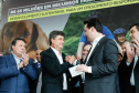 O governador Carlos Massa Ratinho Junior confirmou nesta terça-feira (17), durante evento no Palácio Iguaçu, um grande pacote voltado para o meio ambiente e a sustentabilidade. Foram destinados, entre liberações diretas e convênios, R$ 65 milhões para 149 municípios do Estado.