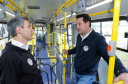 Importantes linhas que atendem o transporte coletivo de oito municípios da Região Metropolitana de Curitiba (RMC) ganharam 22 ônibus novos. Os veículos foram entregues pelo governador Carlos Massa Ratinho Junior, nesta quarta-feira (18), durante evento no Parque Barigui, em Curitiba.