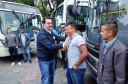 Importantes linhas que atendem o transporte coletivo de oito municípios da Região Metropolitana de Curitiba (RMC) ganharam 22 ônibus novos. Os veículos foram entregues pelo governador Carlos Massa Ratinho Junior, nesta quarta-feira (18), durante evento no Parque Barigui, em Curitiba.
