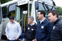 Importantes linhas que atendem o transporte coletivo de oito municípios da Região Metropolitana de Curitiba (RMC) ganharam 22 ônibus novos. Os veículos foram entregues pelo governador Carlos Massa Ratinho Junior, nesta quarta-feira (18), durante evento no Parque Barigui, em Curitiba.