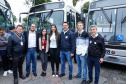 Importantes linhas que atendem o transporte coletivo de oito municípios da Região Metropolitana de Curitiba (RMC) ganharam 22 ônibus novos. Os veículos foram entregues pelo governador Carlos Massa Ratinho Junior, nesta quarta-feira (18), durante evento no Parque Barigui, em Curitiba.