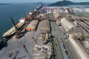  Porto de Paranaguá alcançou na madrugada desta terça-feira (31) a marca de 53.098.566 toneladas de produtos movimentados. O número, que deve aumentar ao longo do dia, já supera o recorde do ano passado, quando foram 53.029.221 toneladas.  Foto: Claudio Nívea/Portos do Paraná