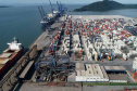 Porto de Paranaguá alcançou na madrugada desta terça-feira (31) a marca de 53.098.566 toneladas de produtos movimentados. O número, que deve aumentar ao longo do dia, já supera o recorde do ano passado, quando foram 53.029.221 toneladas.  Foto: Claudio Nívea/Portos do Paraná