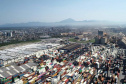  Porto de Paranaguá alcançou na madrugada desta terça-feira (31) a marca de 53.098.566 toneladas de produtos movimentados. O número, que deve aumentar ao longo do dia, já supera o recorde do ano passado, quando foram 53.029.221 toneladas.  Foto: Claudio Nívea/Portos do Paraná