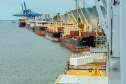  Porto de Paranaguá alcançou na madrugada desta terça-feira (31) a marca de 53.098.566 toneladas de produtos movimentados. O número, que deve aumentar ao longo do dia, já supera o recorde do ano passado, quando foram 53.029.221 toneladas.  Foto: Claudio Nívea/Portos do Paraná