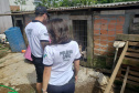 A Polícia Civil do Paraná (PCPR) fez nesta quarta-feira (08), em Guaratuba, uma ação de prevenção a maus-tratos a animais. Policiais civis, médicos veterinários e técnicos da vigilância sanitária fiscalizaram duas residências, no bairro Mirim, para verificar a condição de guarda, saúde e higiene dos animais abrigados nos locais. Foto:SESP