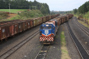 A Ferroeste (Estrada de Ferro Paraná Oeste S.A.) fechou 2019 com lucro operacional de R$ 453 mil (expurgada as depreciações), faturamento bruto na casa dos R$ 30,5 milhões e mais de 1,1 milhão de toneladas de produtos transportados na malha ferroviária que liga Cascavel a Guarapuava. Desde o início da operação da empresa estatal, em 1996, é a primeira vez que um ano termina no azul. Foto: Jaelson Lucas/AEN