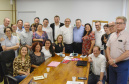 A nova diretoria do Conselho de Secretarias Municipais de Saúde do Paraná (Cosems) e o secretário estadual da Saúde, Beto Preto, firmaram nesta quinta-feira (16) a pactuação de um novo modelo de gestão da entidade, com uma sólida parceria com o Governo, especialmente com o fortalecimento da regionalização dos serviços de saúde. Foto:SESA