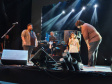 O show gratuito da dupla César Menotti e Fabiano, no Palco Verão Maior de Guaratuba, reuniu aproximadamente oito mil pessoas nesta sexta-feira (17), mesmo diante do mau tempo no Litoral