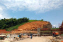 As obras da Pequena Central Hidrelétrica Bela Vista avançam rapidamente em Verê, no sudoeste do Paraná. Esta semana, as equipes iniciam o lançamento  de concreto na barragem e no vertedouro que ficam no leito do rio Chopim.
Foto: Copel