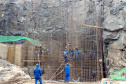 As obras da Pequena Central Hidrelétrica Bela Vista avançam rapidamente em Verê, no sudoeste do Paraná. Esta semana, as equipes iniciam o lançamento  de concreto na barragem e no vertedouro que ficam no leito do rio Chopim.
Foto: Copel