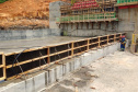 As obras da Pequena Central Hidrelétrica Bela Vista avançam rapidamente em Verê, no sudoeste do Paraná. Esta semana, as equipes iniciam o lançamento  de concreto na barragem e no vertedouro que ficam no leito do rio Chopim.
Foto: Copel