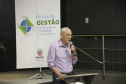 Um novo grupo de 35 servidores públicos estaduais está participando do curso de integração funcional para iniciar suas atividades no quadro executivo do poder estadual. A Escola de Gestão do Paraná preparou a formação - que tem 40 horas de duração – e visa apresentar aos novos servidores as diferentes instâncias do executivo estadual. Foto:
Carlos Winnikes/SEAP
