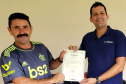 Moradores da Ilha do Teixeira receberam nesta quinta-feira (23) o certificado de conclusão do curso e um kit de ferramentas. O objetivo da ação da empresa Portos do Paraná é que os pescadores possam consertar e fazer a manutenção dos próprios barcos.
Foto: Pierpaolo Nota/Portos do Paraná