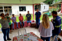 Moradores da Ilha do Teixeira receberam nesta quinta-feira (23) o certificado de conclusão do curso e um kit de ferramentas. O objetivo da ação da empresa Portos do Paraná é que os pescadores possam consertar e fazer a manutenção dos próprios barcos.
Foto: Pierpaolo Nota/Portos do Paraná