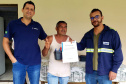 Moradores da Ilha do Teixeira receberam nesta quinta-feira (23) o certificado de conclusão do curso e um kit de ferramentas. O objetivo da ação da empresa Portos do Paraná é que os pescadores possam consertar e fazer a manutenção dos próprios barcos.
Foto: Pierpaolo Nota/Portos do Paraná