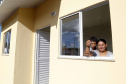 Quarenta e duas famílias carentes de Novo Itacolomi receberam nesta sexta-feira (24) casas populares construídas pelo Governo do Estado. O Residencial João Rossatto foi inaugurado pelo governador Carlos Massa Ratinho Junior e recebeu R$ 2,4 milhões de investimentos por meio do programa Nossa Gente.
foto Gilson Abreu/Aen