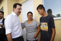 Quarenta e duas famílias carentes de Novo Itacolomi receberam nesta sexta-feira (24) casas populares construídas pelo Governo do Estado. O Residencial João Rossatto foi inaugurado pelo governador Carlos Massa Ratinho Junior e recebeu R$ 2,4 milhões de investimentos por meio do programa Nossa Gente.
foto Gilson Abreu/Aen