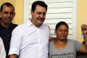 Quarenta e duas famílias carentes de Novo Itacolomi receberam nesta sexta-feira (24) casas populares construídas pelo Governo do Estado. O Residencial João Rossatto foi inaugurado pelo governador Carlos Massa Ratinho Junior e recebeu R$ 2,4 milhões de investimentos por meio do programa Nossa Gente.
foto Gilson Abreu/Aen