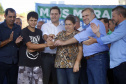 Quarenta e duas famílias carentes de Novo Itacolomi receberam nesta sexta-feira (24) casas populares construídas pelo Governo do Estado. O Residencial João Rossatto foi inaugurado pelo governador Carlos Massa Ratinho Junior e recebeu R$ 2,4 milhões de investimentos por meio do programa Nossa Gente.
foto Gilson Abreu/Aen