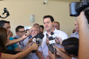 GOVERNADOR REPASSA RECURSOS EM CIANORTE.
O governador Carlos Massa Ratinho Junior assinou neste sábado (25), a homologação para ordem de serviços de pavimentação de ruas e avenidas em Cianorte, região noroeste do Paraná. Participaram da solenidade: prefeito de Cianorte, Claudemir Romero Bongiorno; os secretários: de Desenvolvimento Urbano, João Carlos Ortega; de Desenvolvimento Sustentável e Turismo, Márcio Nunes; entre outros.
Cianorte, 25-01-20.
Foto: Arnaldo Alves / AEN.
