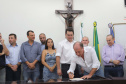 GOVERNADOR REPASSA RECURSOS EM CIANORTE.
O governador Carlos Massa Ratinho Junior assinou neste sábado (25), a homologação para ordem de serviços de pavimentação de ruas e avenidas em Cianorte, região noroeste do Paraná. Participaram da solenidade: prefeito de Cianorte, Claudemir Romero Bongiorno; os secretários: de Desenvolvimento Urbano, João Carlos Ortega; de Desenvolvimento Sustentável e Turismo, Márcio Nunes; entre outros.
Cianorte, 25-01-20.
Foto: Arnaldo Alves / AEN.
