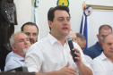 GOVERNADOR REPASSA RECURSOS EM CIANORTE.
O governador Carlos Massa Ratinho Junior assinou neste sábado (25), a homologação para ordem de serviços de pavimentação de ruas e avenidas em Cianorte, região noroeste do Paraná. Participaram da solenidade: prefeito de Cianorte, Claudemir Romero Bongiorno; os secretários: de Desenvolvimento Urbano, João Carlos Ortega; de Desenvolvimento Sustentável e Turismo, Márcio Nunes; entre outros.
Cianorte, 25-01-20.
Foto: Arnaldo Alves / AEN.
