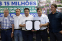 Umuarama recebe mais de 15 milhoes de reais em obras, alem de 900 mil para implementacao de um parque urbano, assinam os recursos os secretarios Joao Carlos Ortega e Marcio Nunes que representaram o governador Carlos Massa Ratinho Junior.
Foto Gilson Abreu/Aen