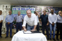 Umuarama recebe mais de 15 milhoes de reais em obras, alem de 900 mil para implementacao de um parque urbano, assinam os recursos os secretarios Joao Carlos Ortega e Marcio Nunes que representaram o governador Carlos Massa Ratinho Junior.
Foto Gilson Abreu/Aen