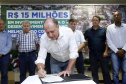 Umuarama recebe mais de 15 milhoes de reais em obras, alem de 900 mil para implementacao de um parque urbano, assinam os recursos os secretarios Joao Carlos Ortega e Marcio Nunes que representaram o governador Carlos Massa Ratinho Junior.
Foto Gilson Abreu/Aen