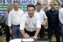 Umuarama recebe mais de 15 milhoes de reais em obras, alem de 900 mil para implementacao de um parque urbano, assinam os recursos os secretarios Joao Carlos Ortega e Marcio Nunes que representaram o governador Carlos Massa Ratinho Junior.
Foto Gilson Abreu/Aen