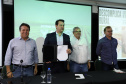 O governador Carlos Massa Ratinho Junior lançou nesta segunda-feira (27) o programa Descomplica Rural para agilizar os processos de licenciamento ambiental no campo. O objetivo é induzir o desenvolvimento sustentável com metodologia mais moderna, e permitir a geração de novos negócios e mais empregos.Foto: José Fernando Ogura/AEN