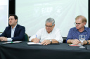 O governador Carlos Massa Ratinho Junior lançou nesta segunda-feira (27) o programa Descomplica Rural para agilizar os processos de licenciamento ambiental no campo. O objetivo é induzir o desenvolvimento sustentável com metodologia mais moderna, e permitir a geração de novos negócios e mais empregos.